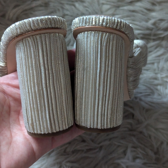 NWT Loeffler Randall Penny Platinum Pleated Bow Heels - Picture 13 of 16